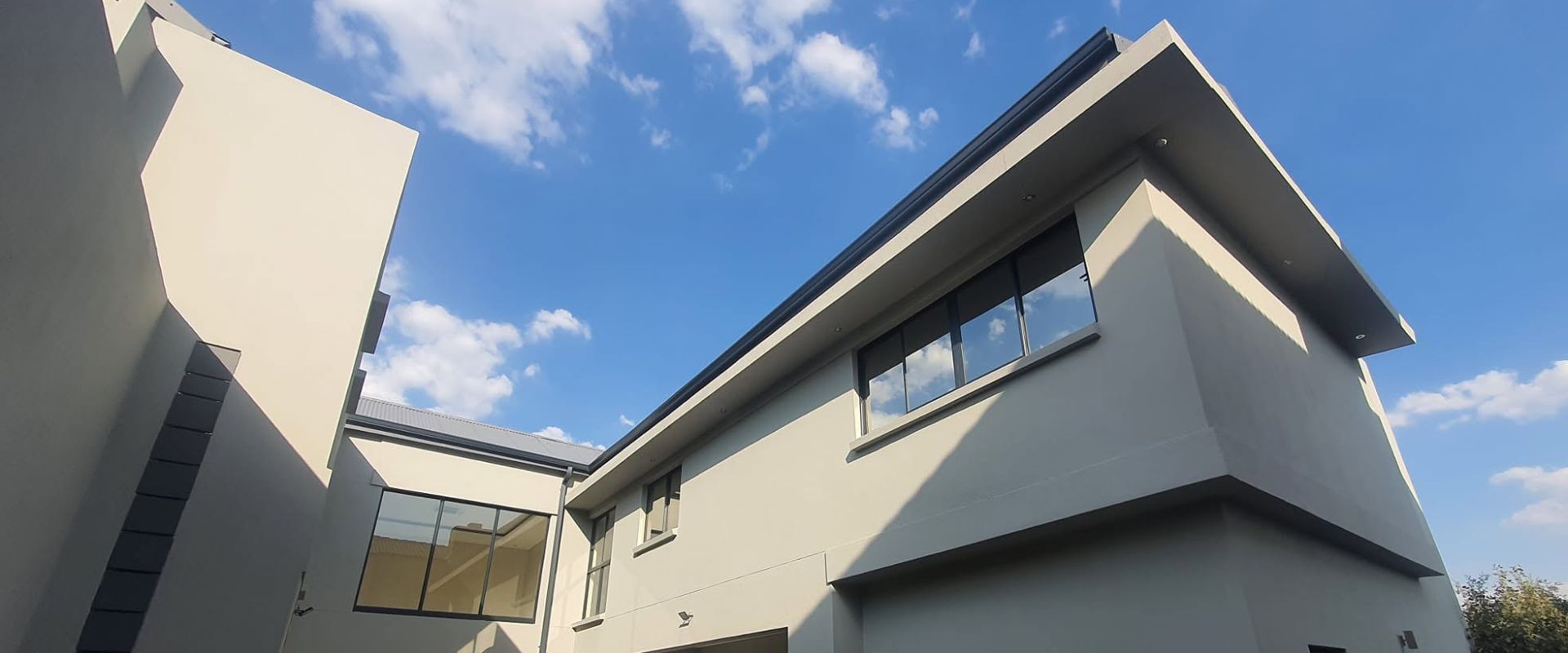 Choosing a gutter colour that suits the building